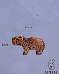 Capivara Decorativa de Madeira