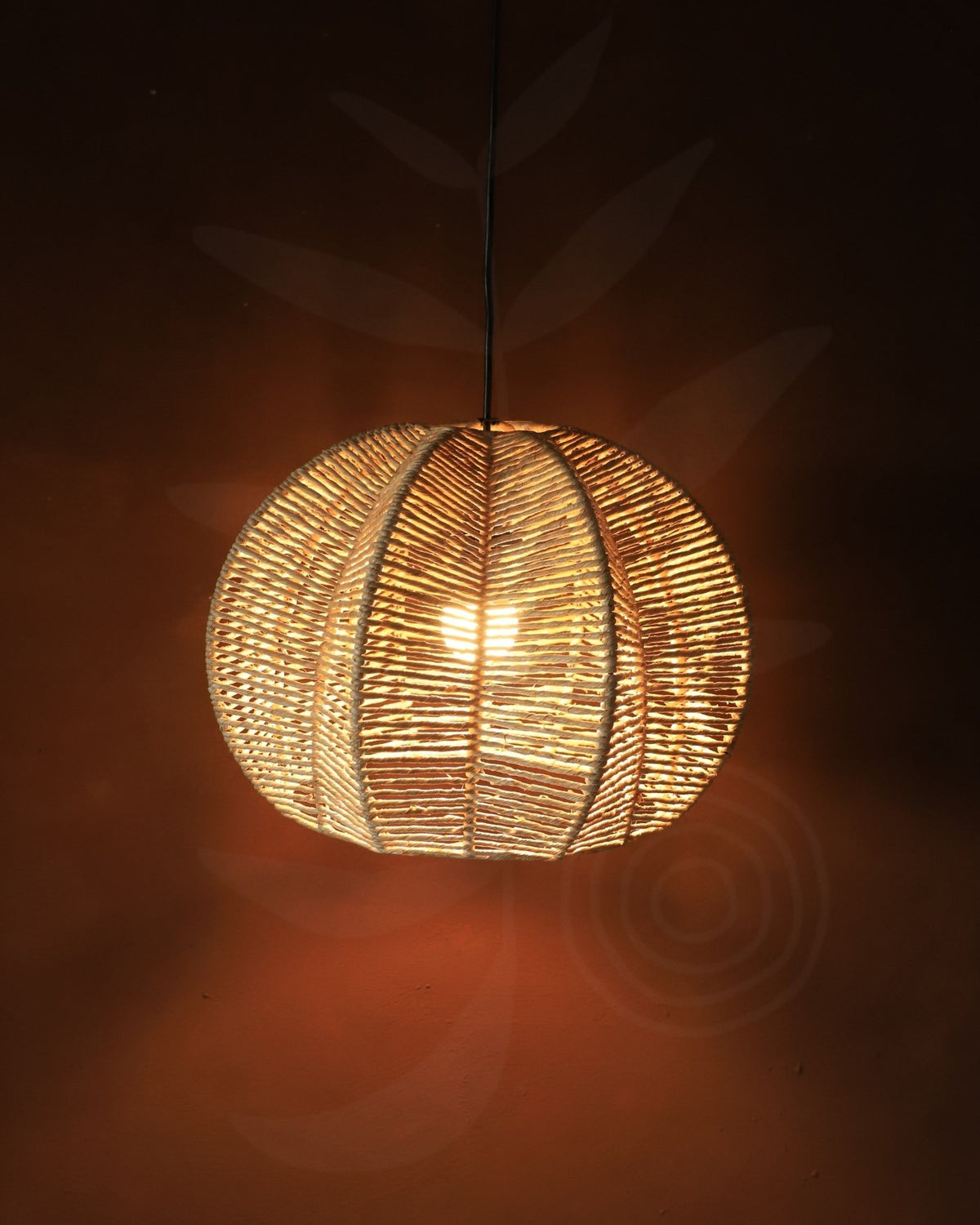 Luminária Pendente de Palha Aramada Pitanga P