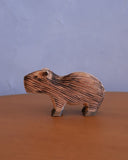 Capivara Decorativa de Madeira