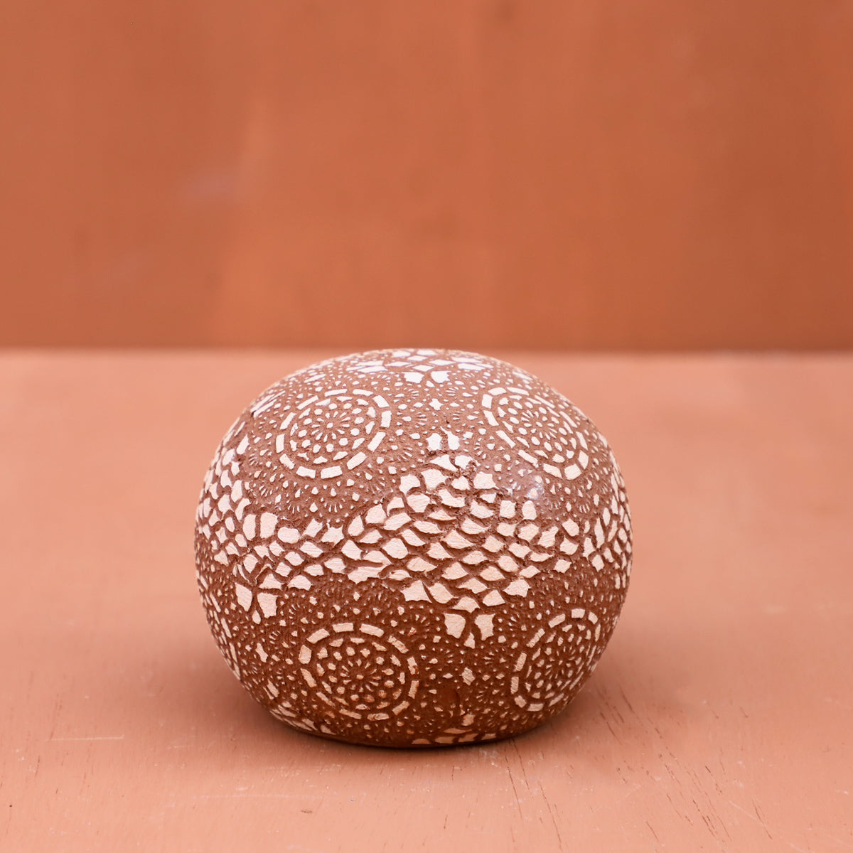 Esfera Decorativa de Cerâmica Rendada - Muniz